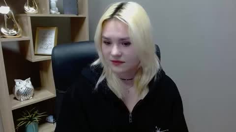 Snapshot of lilysweetxo chatting on 02-03-26, 08:52 Lily online show from 02-03-26, 08:52