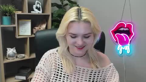 Snapshot of lilysweetxo chatting on 03-03-26, 07:25 Lily online show from 03-03-26, 07:25