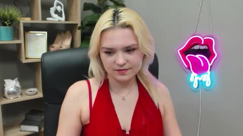 Snapshot of lilysweetxo chatting on 03-08-26, 07:45 Lily online show from 03-08-26, 07:45