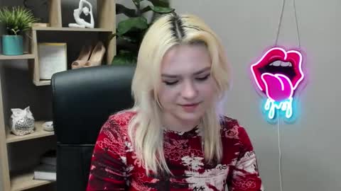 Snapshot of lilysweetxo chatting on 03-13-26, 07:48 Lily online show from 03-13-26, 07:48