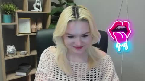 Snapshot of lilysweetxo chatting on 03-18-26, 07:22 Lily online show from 03-18-26, 07:22