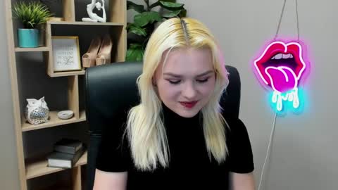 Snapshot of lilysweetxo chatting on 04-02-26, 01:31 Lily online show from 04-02-26, 01:31