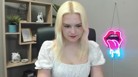 Lily online show from 05-13-26, 07:06