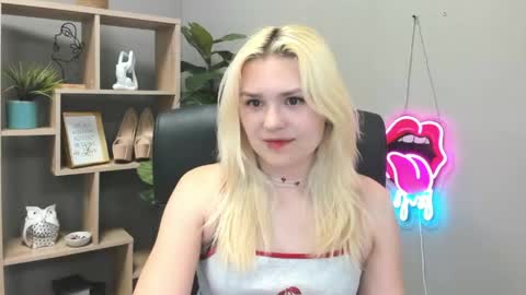 Lily online show from 06-01-26, 01:35