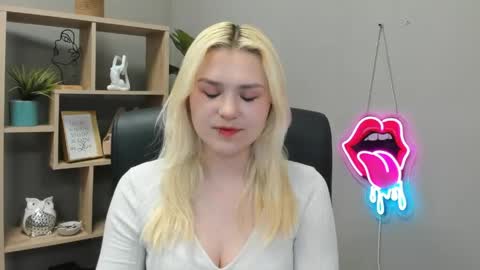 Lily online show from 06-03-26, 06:38