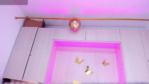 lilywhitee1 online show from 04-11-26, 07:45