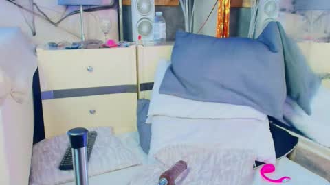 Snapshot of lilyybigass chatting on 10-11-25, 01:42 Lilly online show from 10-11-25, 01:42