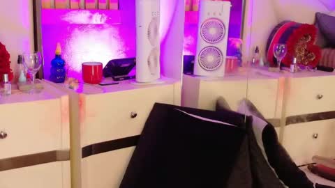 Lilly online show from 02-07-26, 01:09