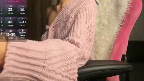 Snapshot of lilyychoii22 chatting on 06-29-26, 12:16 Lily online show from 06-29-26, 12:16