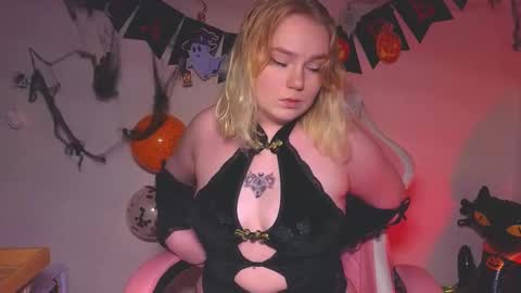 lime cat online show from 10-30-25, 01:18