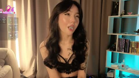 Lin Use menu to play with me  online show from 03-29-26, 08:36