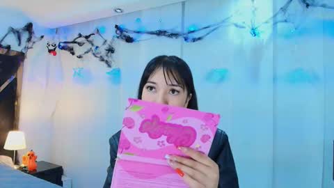  Lina Bedoya  online show from 10-30-25, 11:44