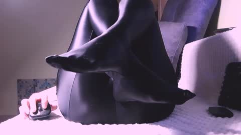 Snapshot of lina_owl chatting on 12-13-24, 11:28 Lina online show from 12-13-24, 11:28