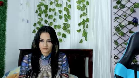 Snapshot of lina_paola chatting on 02-20-25, 01:36 paola online show from 02-20-25, 01:36
