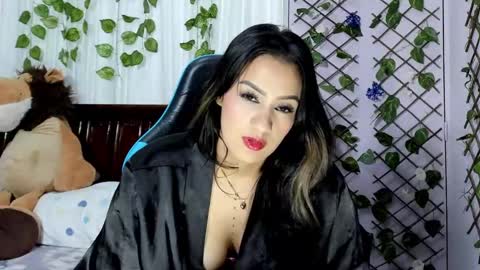 Snapshot of lina_paola chatting on 02-20-25, 10:37 paola online show from 02-20-25, 10:37