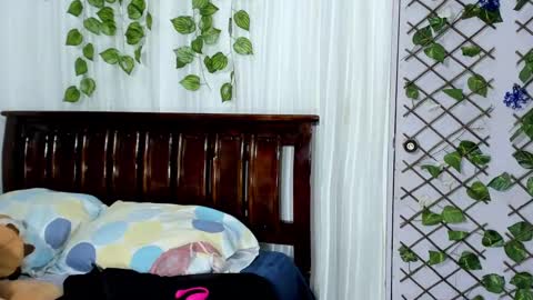 Snapshot of lina_paola chatting on 02-26-25, 03:21 paola online show from 02-26-25, 03:21