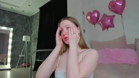 Snapshot of lina_smilee chatting on 05-28-26, 01:47 Lina online show from 05-28-26, 01:47