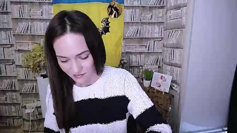 Lina online show from 10-18-25, 09:32