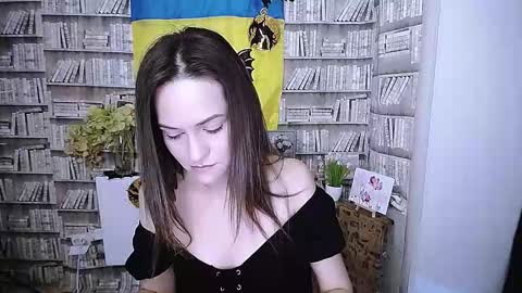 Lina online show from 10-30-25, 07:54