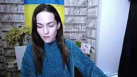 Lina online show from 11-18-25, 09:47