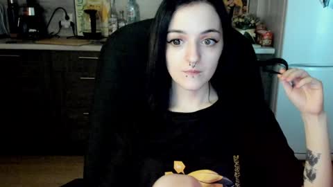 Snapshot of lina_tyaan chatting on 01-15-25, 11:10 Lina 3 1715622743 online show from 01-15-25, 11:10