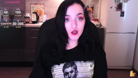 Lina 3  1715622743 online show from 11-11-25, 07:19