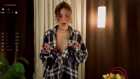 Snapshot of linaage chatting on 10-17-25, 05:48 Lina online show from 10-17-25, 05:48