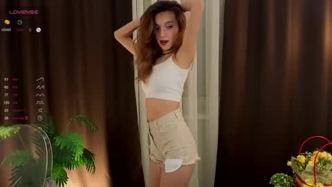 Snapshot of linaage chatting on 10-19-25, 05:24 Lina online show from 10-19-25, 05:24