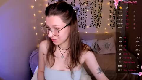 Lina online show from 10-23-25, 03:17