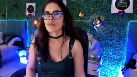 Snapshot of linagh chatting on 04-30-26, 11:27 Lina online show from 04-30-26, 11:27
