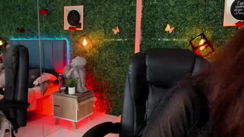 Snapshot of linagh chatting on 05-06-26, 11:48 Lina online show from 05-06-26, 11:48