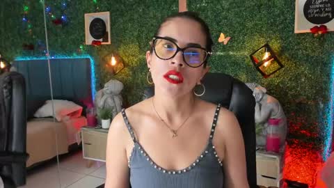 Snapshot of linagh chatting on 05-15-26, 11:28 Lina online show from 05-15-26, 11:28