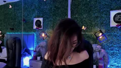 Snapshot of linagh chatting on 05-16-26, 11:31 Lina online show from 05-16-26, 11:31