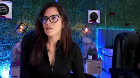 Snapshot of linagh chatting on 05-25-26, 11:27 Lina online show from 05-25-26, 11:27