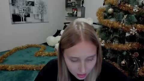 Lina online show from 12-16-24, 10:34