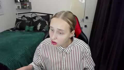 Lina online show from 09-24-25, 09:18