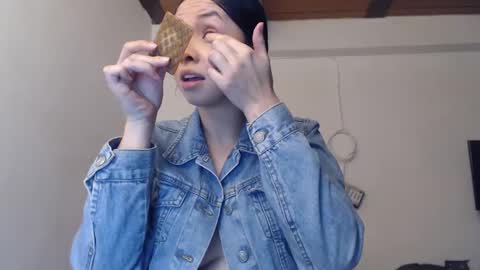 Lina online show from 09-11-25, 04:23