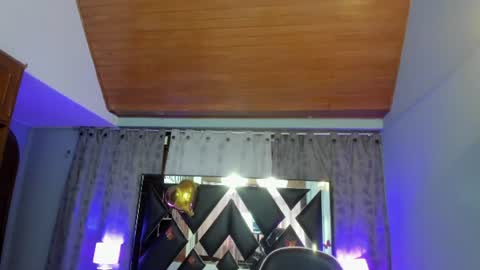 Snapshot of linda4petite chatting on 06-19-26, 07:06 Linda online show from 06-19-26, 07:06
