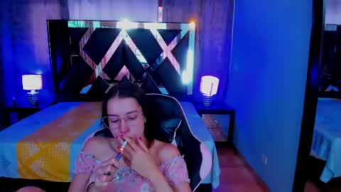 Snapshot of linda4petite chatting on 07-24-26, 07:01 Linda online show from 07-24-26, 07:01