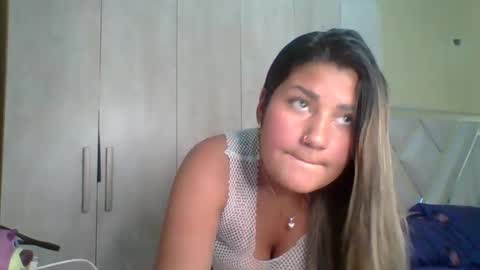Snapshot of linda_blaze chatting on 10-27-25, 08:24 linda_blaze online show from 10-27-25, 08:24