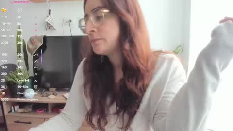 Giggles  online show from 12-19-25, 02:35