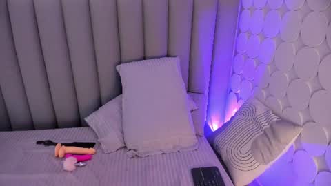 Snapshot of linda_moonrose chatting on 07-13-26, 11:35 Linda online show from 07-13-26, 11:35