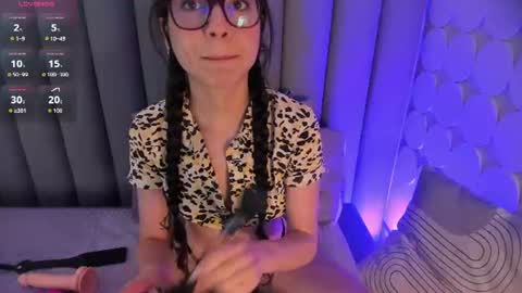 Snapshot of linda_moonrose chatting on 07-23-26, 10:35 Linda online show from 07-23-26, 10:35