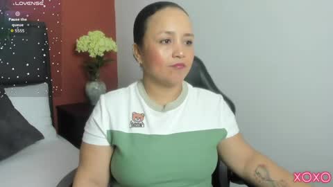 Snapshot of linda_rios_ chatting on 05-21-26, 08:16 L I N D A online show from 05-21-26, 08:16