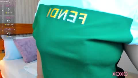 Snapshot of linda_rios_ chatting on 06-16-26, 09:06 L I N D A online show from 06-16-26, 09:06