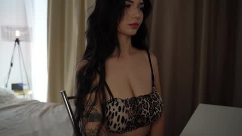 Snapshot of linda_warners chatting on 10-06-25, 10:45 Call me Linda online show from 10-06-25, 10:45