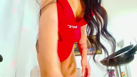 Snapshot of linda_xx90 chatting on 01-05-25, 03:32 LAURA RAMIREZ online show from 01-05-25, 03:32