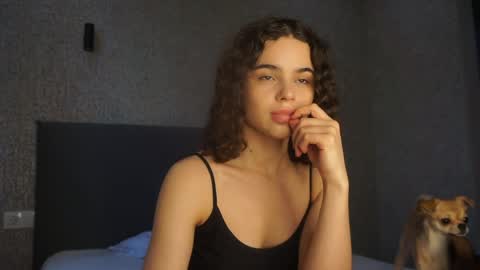 Linda online show from 06-04-26, 01:39