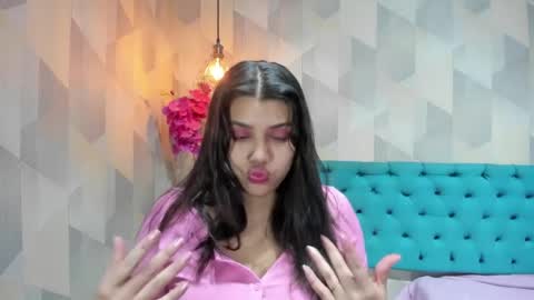 Snapshot of lindabreexlove chatting on 06-15-26, 11:23 online show from 06-15-26, 11:23