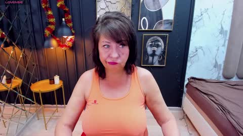 Snapshot of lindahottie chatting on 12-30-24, 05:37 Linda online show from 12-30-24, 05:37